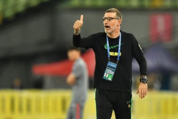 九游体育官方网站-比利奇夸赞队员像英雄一样战斗 称球队困难很多