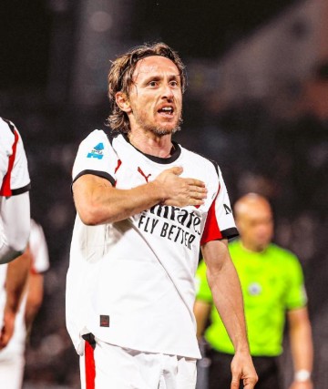 九游体育平台-铁卫90分钟破僵局，莱奥自我救赎！AC米兰2-0升班马，下轮战国米