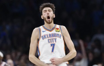 九游体育首页-雷记：切特能排进DPOY评选的前两名，他今日是统治级别的