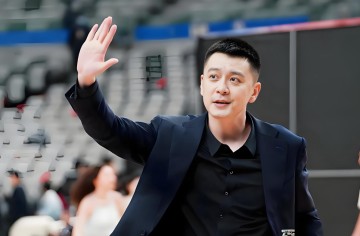 九游体育官方网站-不是胡金秋，不是赵继伟！杨鸣点赞男篮3人，是赢球的关键