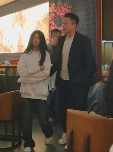 九游体育平台-大S女儿玥儿开通账号，用烟花缅怀母亲，小S和徐妈同时关注